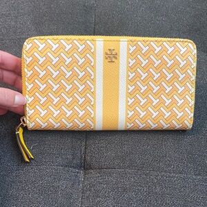 Tory Burch Geometric Yellow and White Wallet